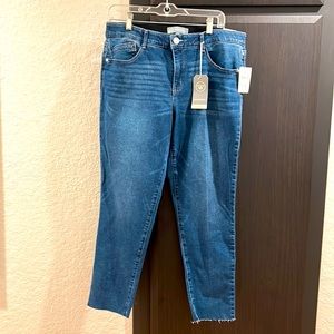 Ankle length jeans with raw hem